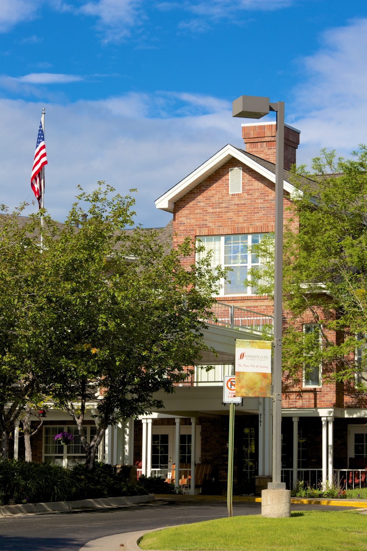 Someren Glen Senior Living Community in Centennial, CO - someren glen exterior of building with american flag portrait